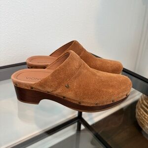VIONIC Women’s Kacie Suede Clog in Tan/Brown Color Size 10
